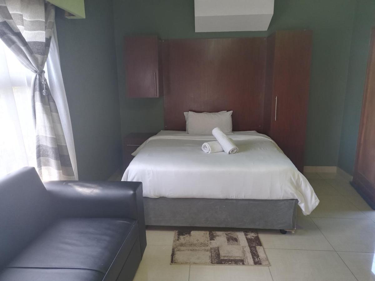 Wise Bird Guest House Roodepoort Exteriör bild