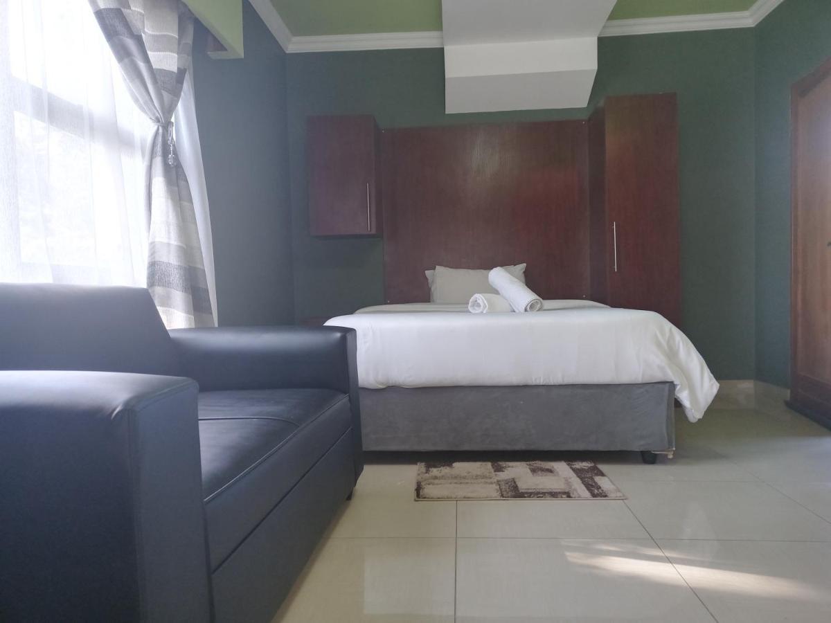 Wise Bird Guest House Roodepoort Exteriör bild