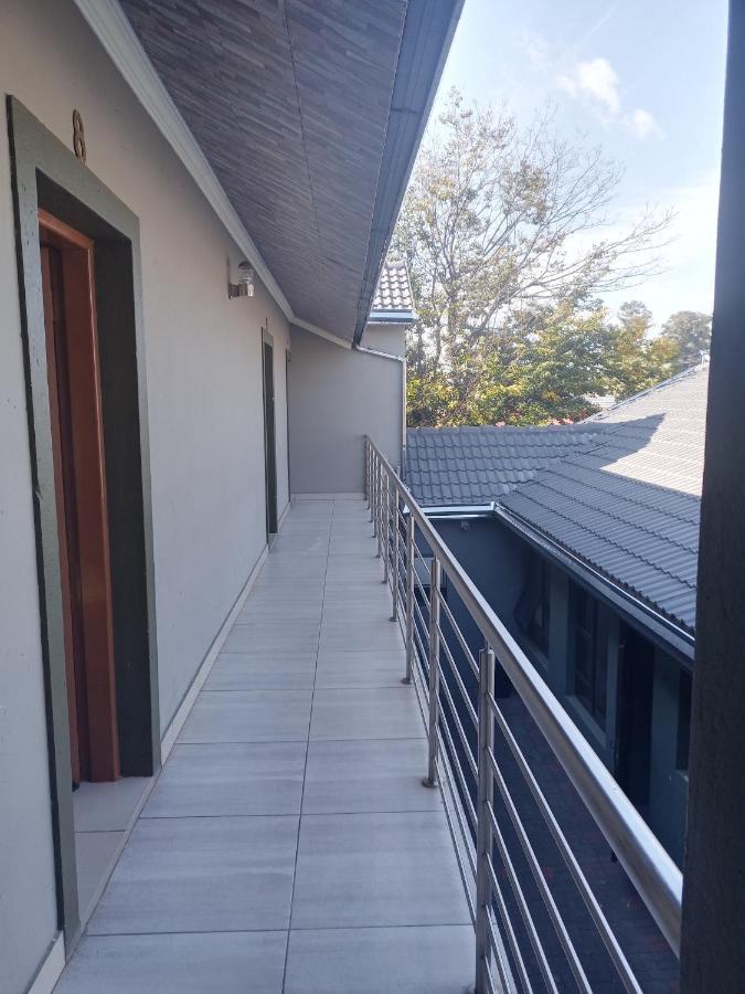 Wise Bird Guest House Roodepoort Exteriör bild