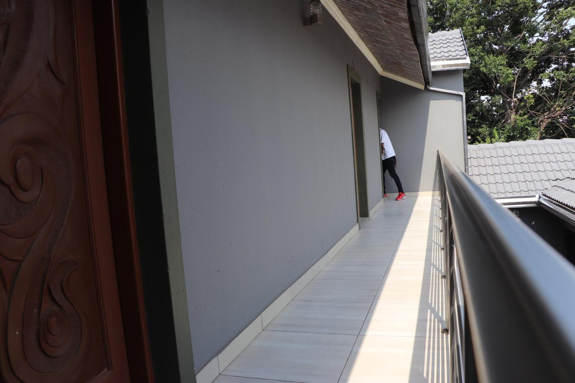 Wise Bird Guest House Roodepoort Exteriör bild