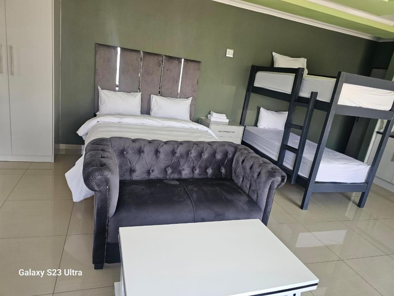 Wise Bird Guest House Roodepoort Exteriör bild