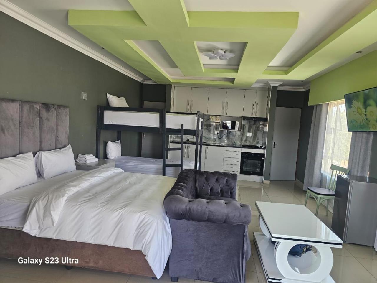 Wise Bird Guest House Roodepoort Exteriör bild